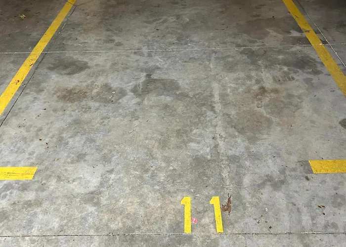 With Free Parking By Apartmax Apartamento *